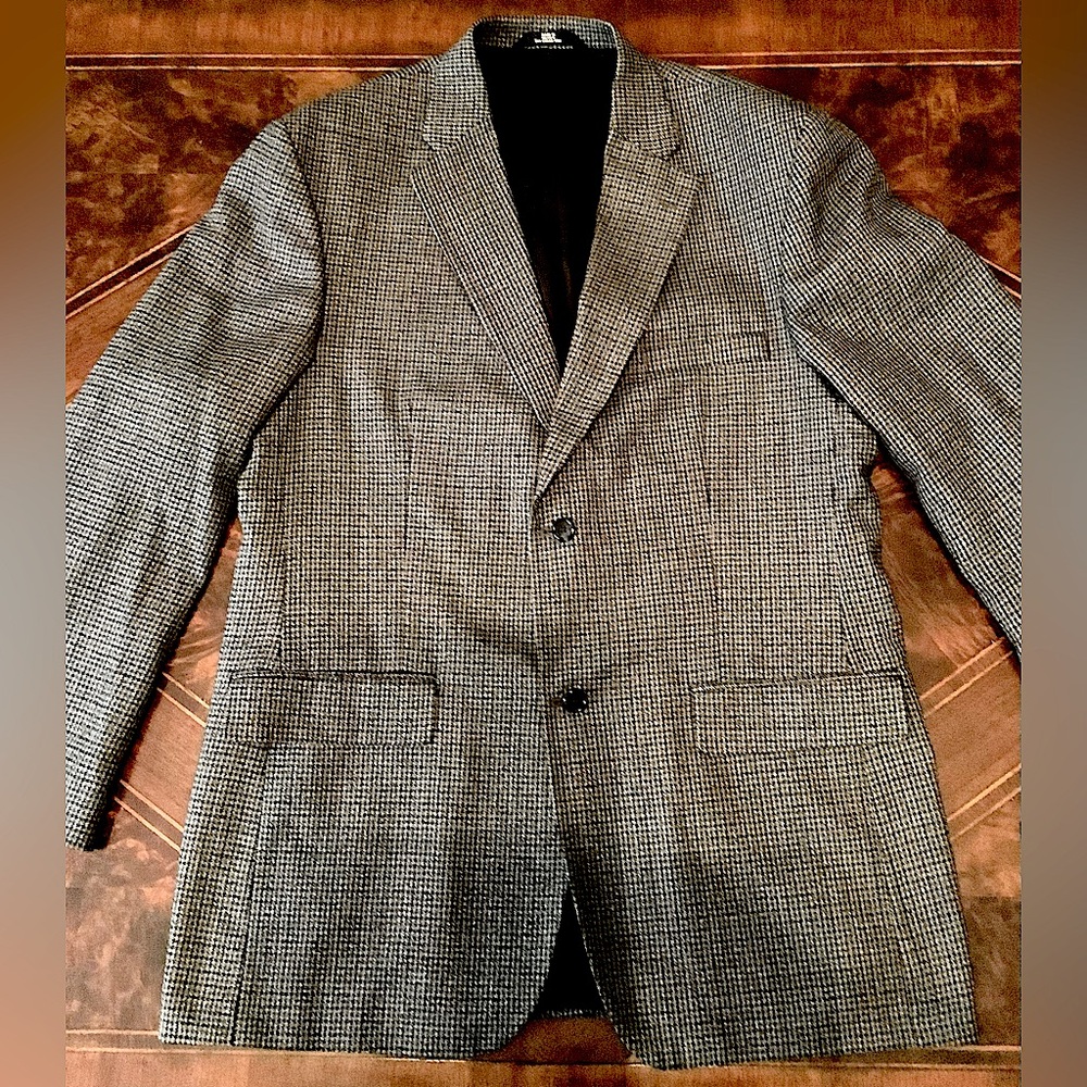 REG PRICE EUC
MEN HAGGAR COLLECTION BLAZER SIZE 46R